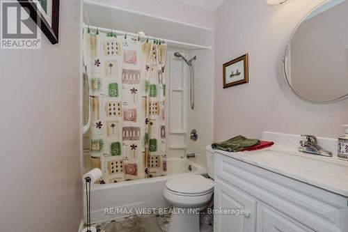 1210 Muskoka Road N, Gravenhurst, ON - Indoor Photo Showing Bathroom