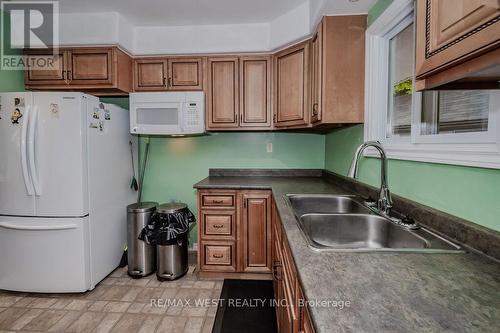 1210 Muskoka Road N, Gravenhurst, ON - Indoor Photo Showing Kitchen With Double Sink