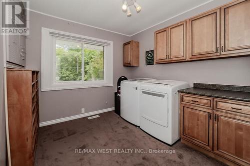 1210 Muskoka Road N, Gravenhurst, ON - Indoor Photo Showing Laundry Room