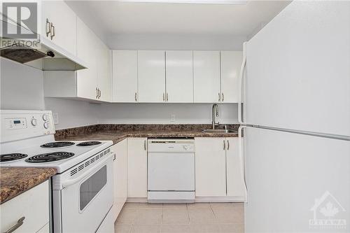 1440 Heron Road Unit#508, Ottawa, ON - Indoor Photo Showing Kitchen