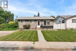 920 N AVENUE S  Saskatoon, SK S7M 2P4