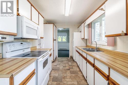 168 Lakeshore Dr, Sault Ste. Marie, ON - Indoor Photo Showing Kitchen With Double Sink