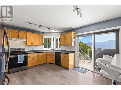 5170 Morrison Crescent, Peachland, BC - Indoor Photo Showing Kitchen With Double Sink