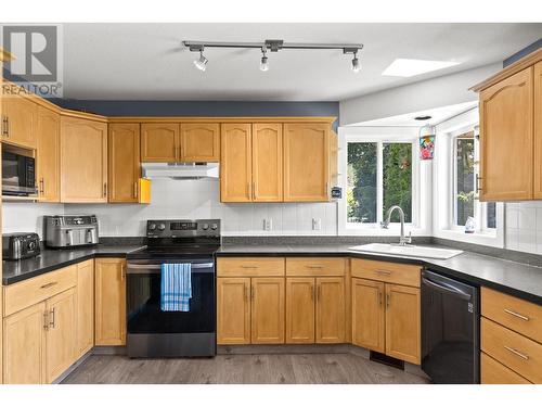 5170 Morrison Crescent, Peachland, BC - Indoor Photo Showing Kitchen