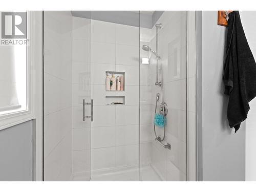 5170 Morrison Crescent, Peachland, BC - Indoor Photo Showing Bathroom