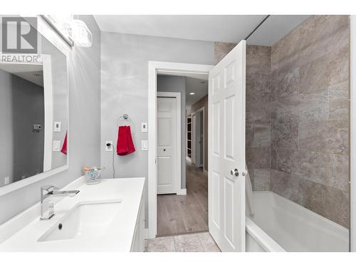 5170 Morrison Crescent, Peachland, BC - Indoor Photo Showing Bathroom