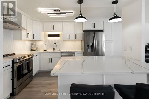 2501 - 363 Colborne Street, London, ON - Indoor Photo Showing Kitchen With Upgraded Kitchen