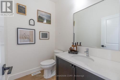 147-52 Scotts Drive, Lucan Biddulph (Lucan), ON - Indoor Photo Showing Bathroom