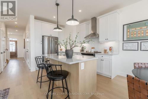 147-52 Scotts Drive, Lucan Biddulph (Lucan), ON - Indoor Photo Showing Kitchen With Upgraded Kitchen