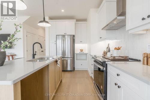 147-52 Scotts Drive, Lucan Biddulph (Lucan), ON - Indoor Photo Showing Kitchen With Double Sink With Upgraded Kitchen