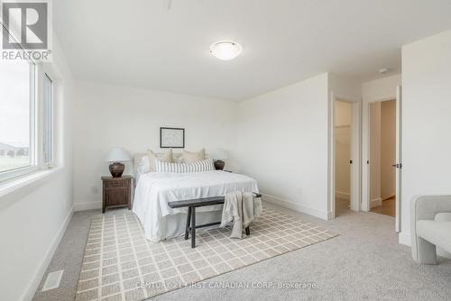 147-52 Scotts Drive, Lucan Biddulph (Lucan), ON - Indoor Photo Showing Bedroom