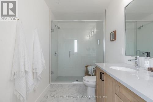 147-52 Scotts Drive, Lucan Biddulph (Lucan), ON - Indoor Photo Showing Bathroom