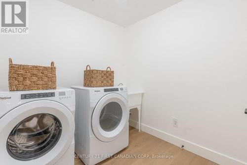 147-52 Scotts Drive, Lucan Biddulph (Lucan), ON - Indoor Photo Showing Laundry Room