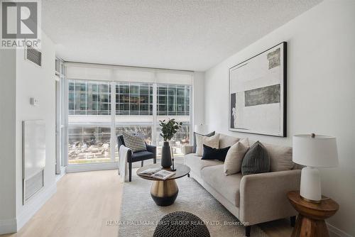 815 - 18 Yonge Street, Toronto (Waterfront Communities), ON - Indoor Photo Showing Living Room