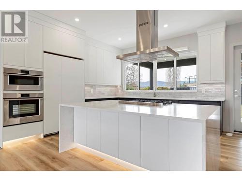 2244 Hihannah Drive, West Kelowna, BC - Indoor Photo Showing Kitchen With Upgraded Kitchen