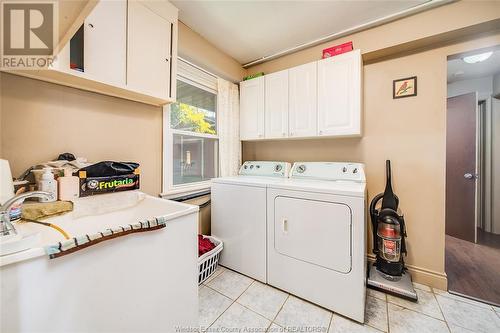 3278 Clemenceau Boulevard, Windsor, ON - Indoor Photo Showing Laundry Room