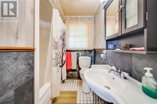 3278 Clemenceau Boulevard, Windsor, ON - Indoor Photo Showing Bathroom