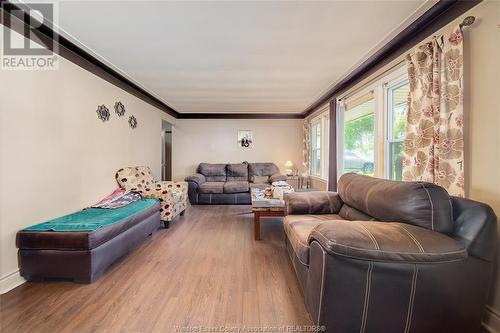 3278 Clemenceau Boulevard, Windsor, ON - Indoor Photo Showing Living Room