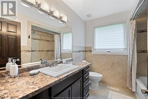 3098 Lauzon, Windsor, ON - Indoor Photo Showing Bathroom