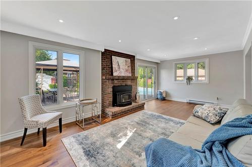 3 Forest Road, Grimsby, ON - Indoor Photo Showing Living Room With Fireplace