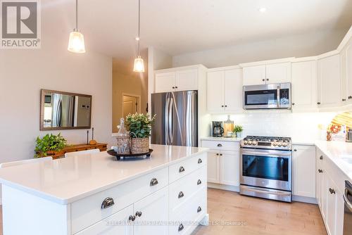 11 Cortland Terrace, St. Thomas, ON - Indoor Photo Showing Kitchen With Upgraded Kitchen