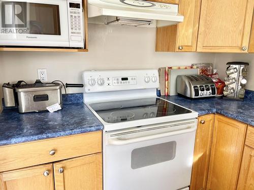 1813 Gorse Street, Prince George, BC - Indoor Photo Showing Kitchen With Double Sink