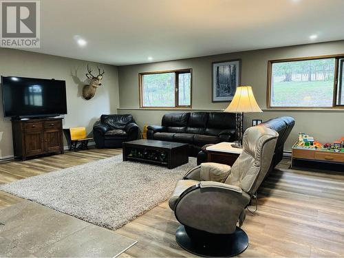 3075 Dog Creek Road, Williams Lake, BC - Indoor Photo Showing Living Room