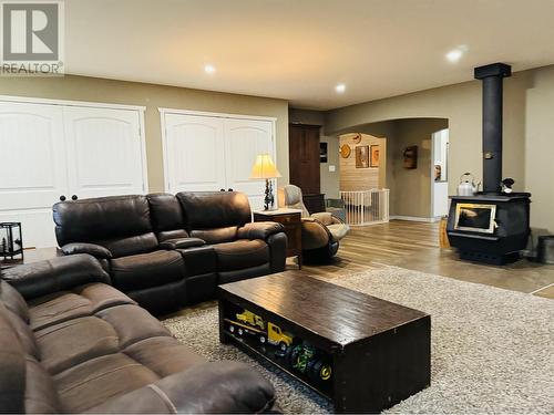 3075 Dog Creek Road, Williams Lake, BC - Indoor Photo Showing Living Room