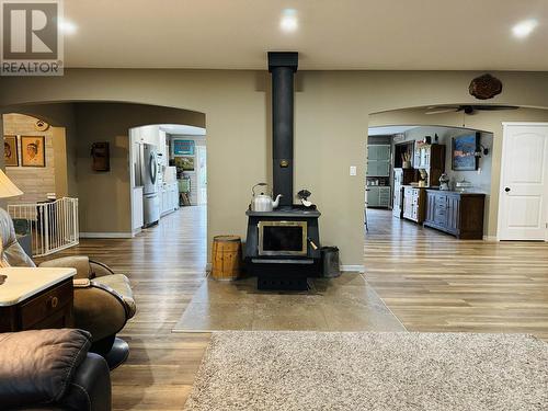 3075 Dog Creek Road, Williams Lake, BC - Indoor Photo Showing Living Room