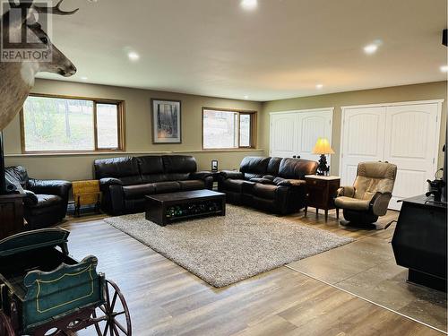 3075 Dog Creek Road, Williams Lake, BC - Indoor Photo Showing Living Room