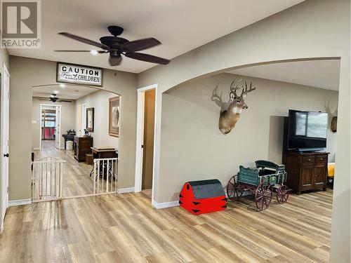 3075 Dog Creek Road, Williams Lake, BC - Indoor Photo Showing Living Room