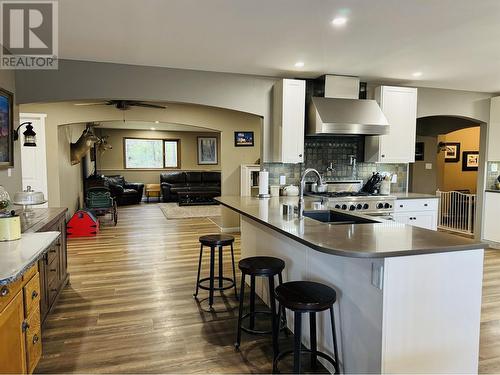 3075 Dog Creek Road, Williams Lake, BC - Indoor Photo Showing Kitchen