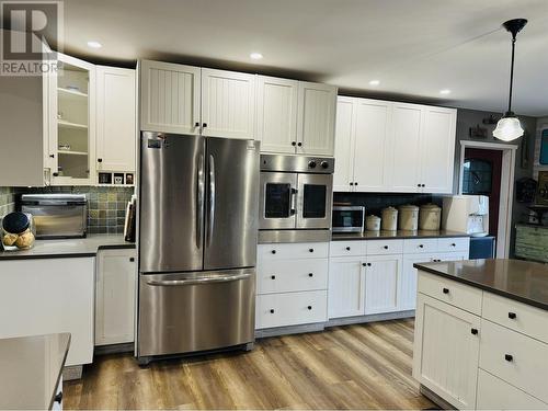 3075 Dog Creek Road, Williams Lake, BC - Indoor Photo Showing Kitchen With Double Sink