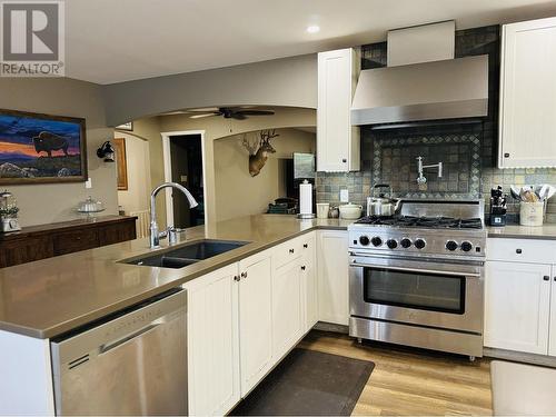 3075 Dog Creek Road, Williams Lake, BC - Indoor Photo Showing Kitchen