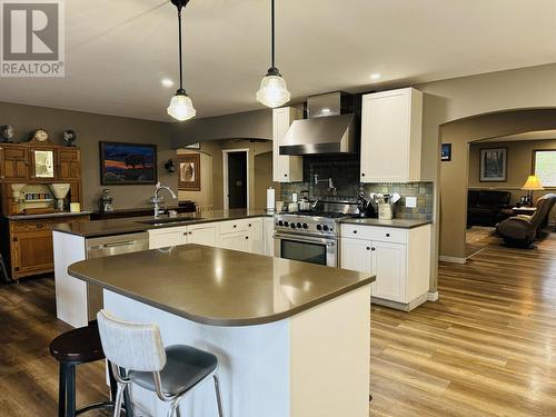 3075 Dog Creek Road, Williams Lake, BC - Indoor Photo Showing Kitchen