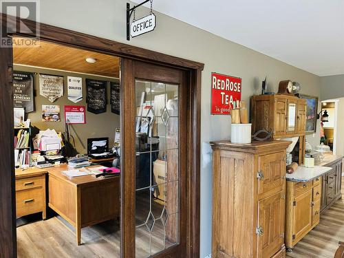 3075 Dog Creek Road, Williams Lake, BC - Indoor Photo Showing Dining Room