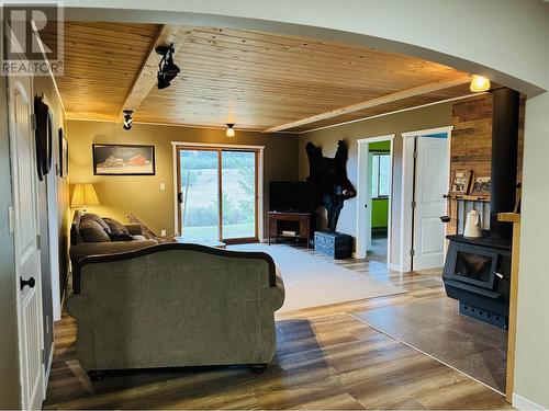 3075 Dog Creek Road, Williams Lake, BC - Indoor Photo Showing Bathroom