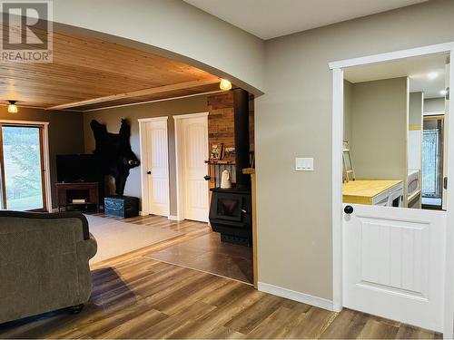 3075 Dog Creek Road, Williams Lake, BC - Indoor Photo Showing Living Room