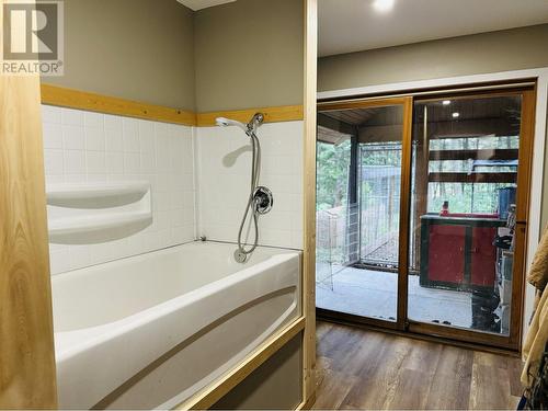 3075 Dog Creek Road, Williams Lake, BC - Indoor Photo Showing Bathroom