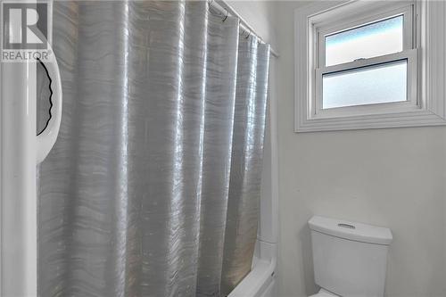 217 Anthony Street, Cornwall, ON - Indoor Photo Showing Bathroom