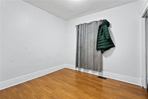 38 Richmond Avenue, St. Catharines, ON - Indoor Photo Showing Other Room