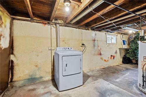 38 Richmond Avenue, St. Catharines, ON - Indoor Photo Showing Laundry Room