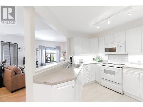 555 Houghton Road Unit# 308 Lot# 22, Kelowna, BC - Indoor Photo Showing Kitchen