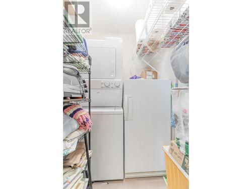 555 Houghton Road Unit# 308 Lot# 22, Kelowna, BC - Indoor Photo Showing Laundry Room