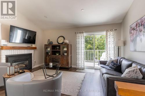 452 Oxbow Crescent, Collingwood, ON - Indoor Photo Showing Living Room With Fireplace