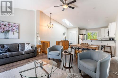 452 Oxbow Crescent, Collingwood, ON - Indoor Photo Showing Living Room