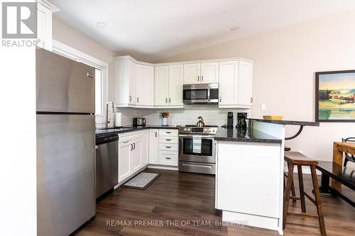 452 Oxbow Crescent, Collingwood, ON - Indoor Photo Showing Kitchen