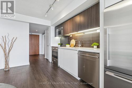 1903 - 85 Queens Wharf Road, Toronto (Waterfront Communities), ON - Indoor Photo Showing Kitchen