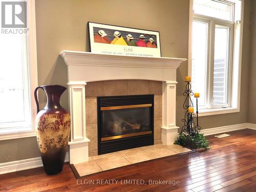 Gas fireplace - 9 - 417 Hyde Park Road, London, ON - Indoor Photo Showing Living Room With Fireplace