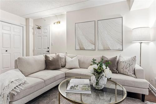 2055 Appleby Line|Unit #108, Burlington, ON - Indoor Photo Showing Living Room